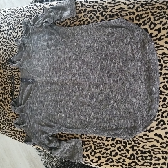 Jessica Simpson, size large, grey top.  Key hole shoulders, 3/4 length sleeves - Picture 1 of 5